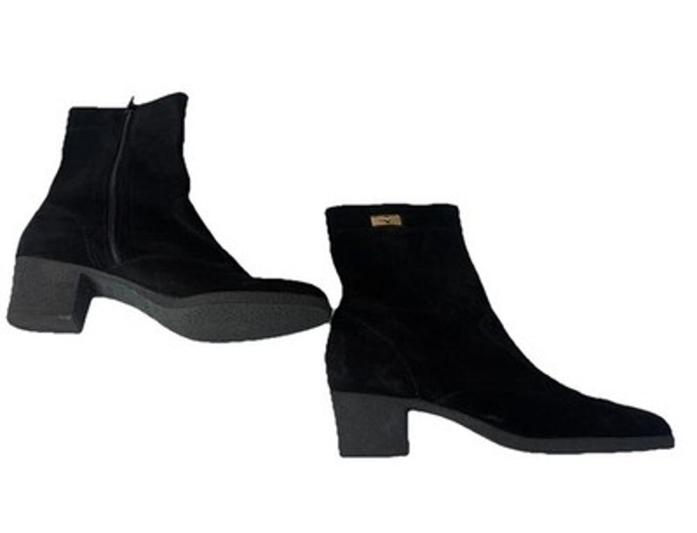 Salvatore Ferragamo Black Suede Ankle Boots Size 8.5 AA Narrow Heels Italy Lux